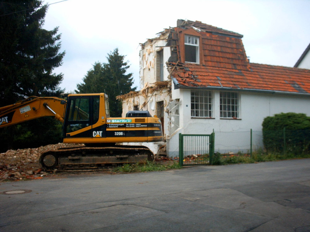 Der Bagger frisst das alte Turmblick-Haus