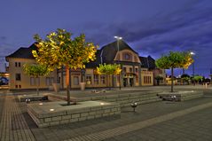 Der Bahnhof in Saarlouis - Roden (HDR zur blauen Stunde)