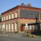 Der Bahnhof Klostermansfeld im Abendlicht.