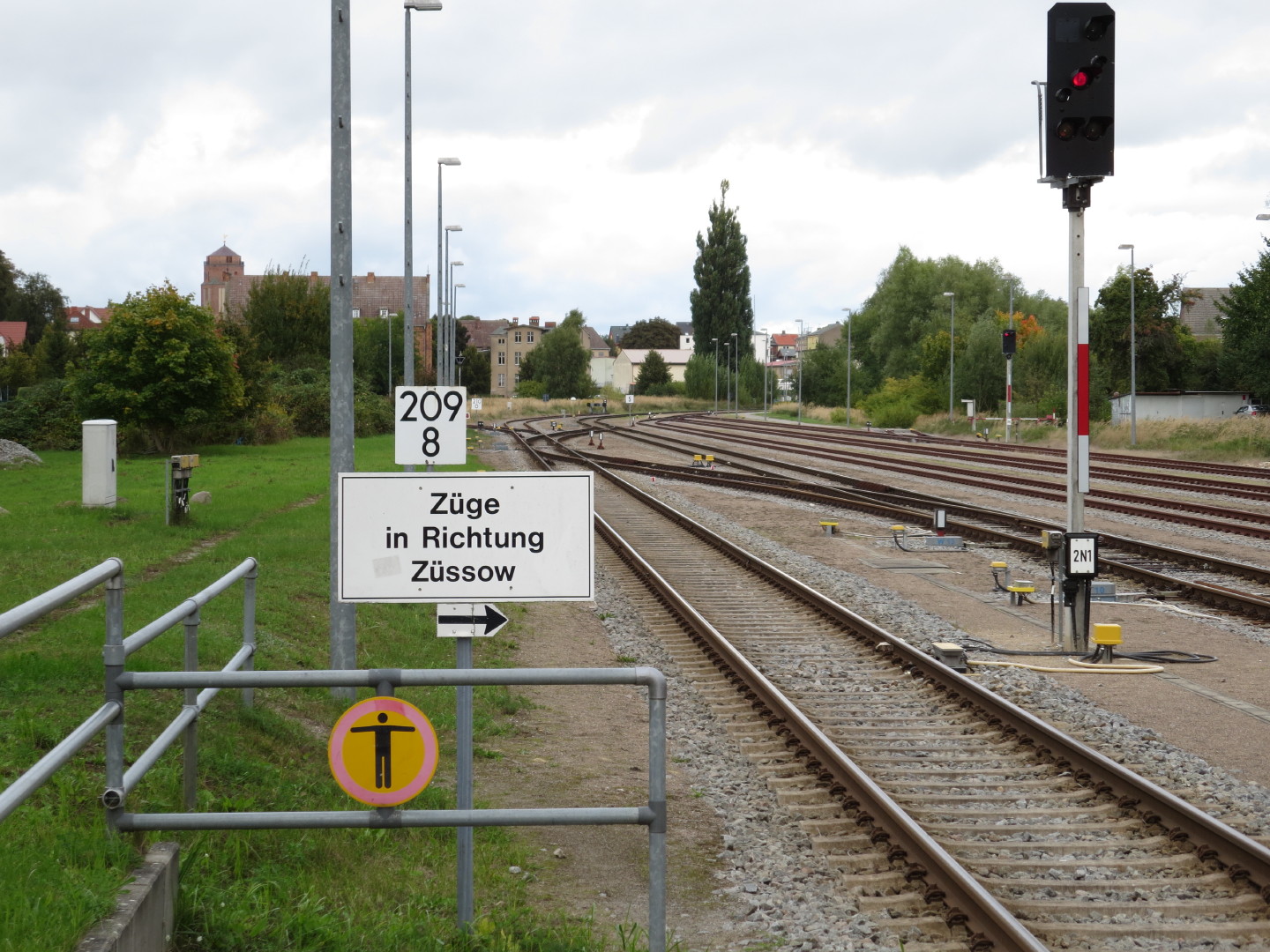 Der Bahnhof Wolgast mit verwirrenden Schildern