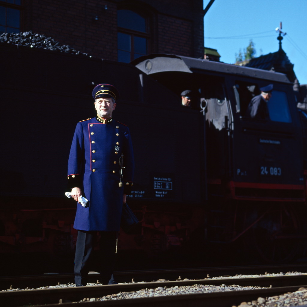 Der Bahnhofsvorsteher Foto & Bild | historische eisenbahnen, db 1949 - 1993, eisenbahn Bilder ...