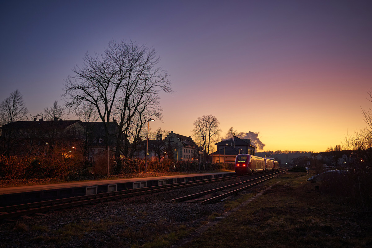 Der Bahnof "Tiengen am Hochrhein" beim Sonnenuntergang