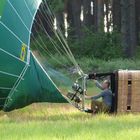 Der Ballon wird startklar gemacht, es ist Flugwetter.