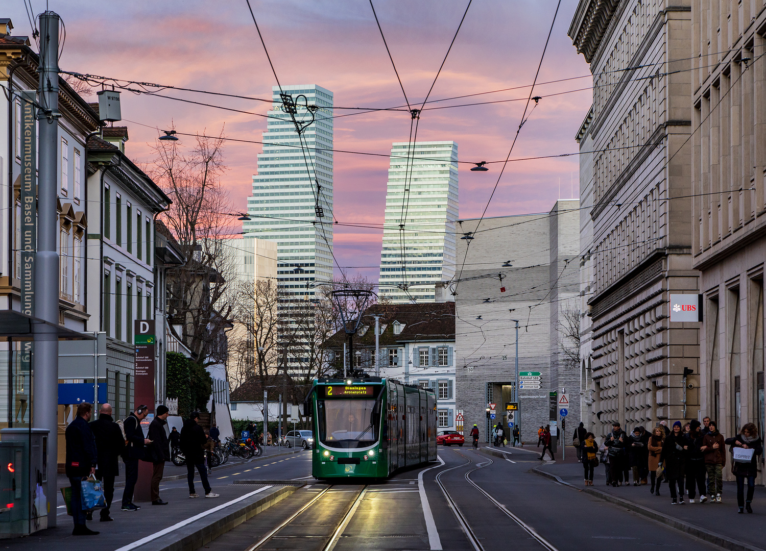 Der Bankenplatz zur Dämmerstunde -V -