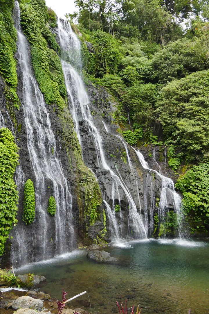 ...der Banyumala Wasserfall...