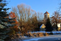 Der Baruther Dorfteich im Winterkleid