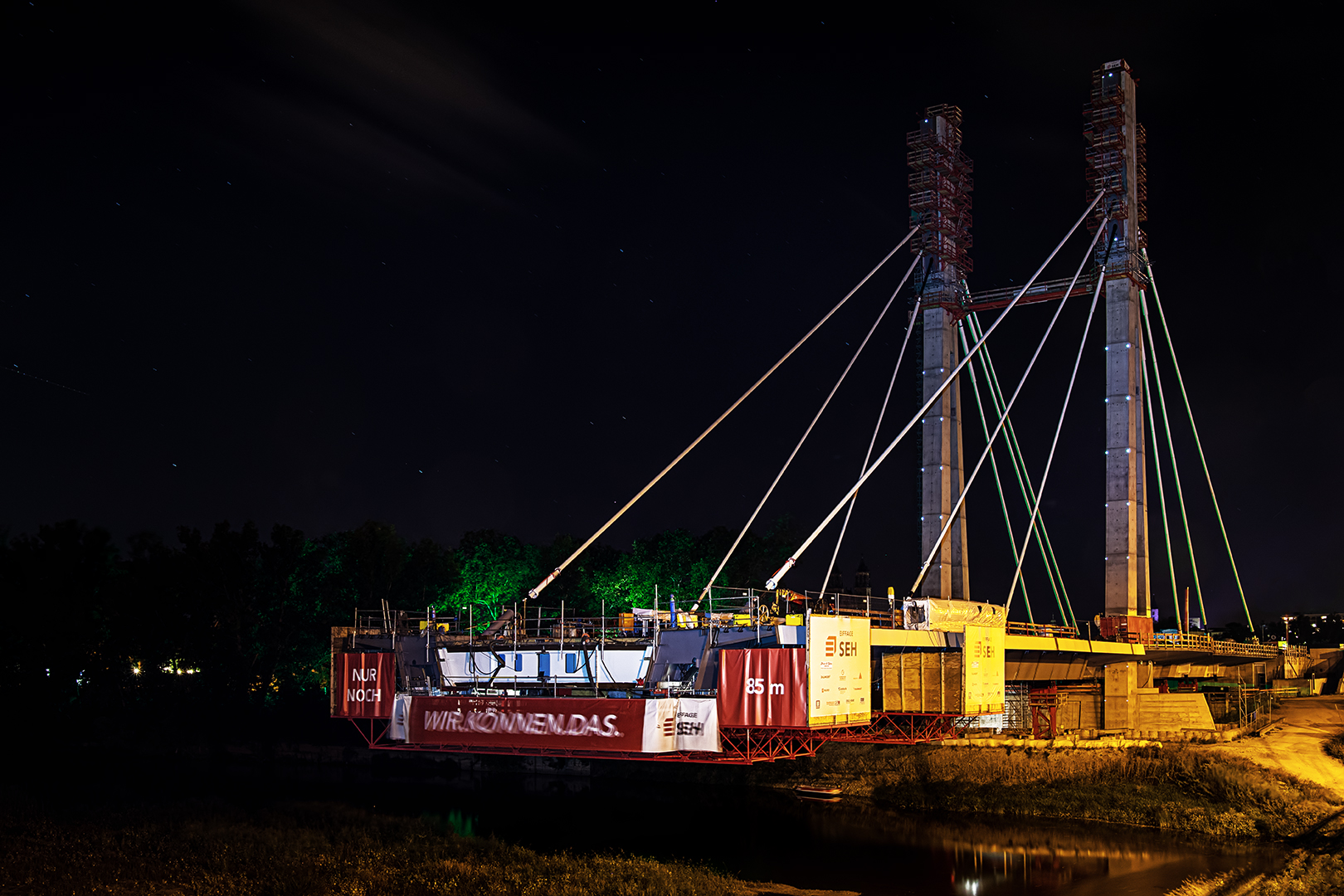 Der Bau der Schrägseilbrücke...