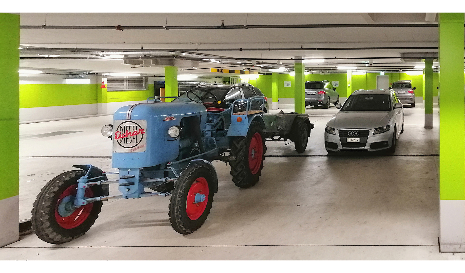 Der Bauer in der Supermarkt-Garage