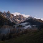 Der Bauer macht seine letzte Fahrt für dieses Jahr auf die Alm.