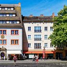 DER BAUM AM MARKTPLATZ