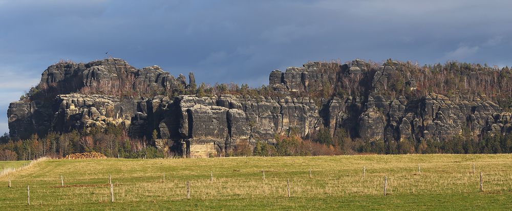 Der Beginn der längsten Felsenkette in der Sächsischen Schweiz...