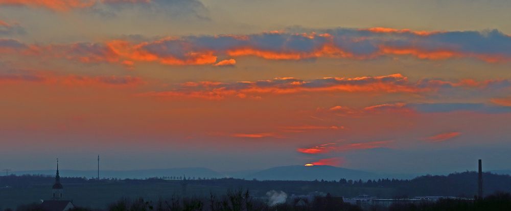 Der Beginn des Sonnenaufganges hinter dm Cottaer Spitzberg...