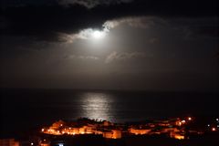 Der beginnende Monduntergang am 8.3 über Playa von Calera aus gesehen