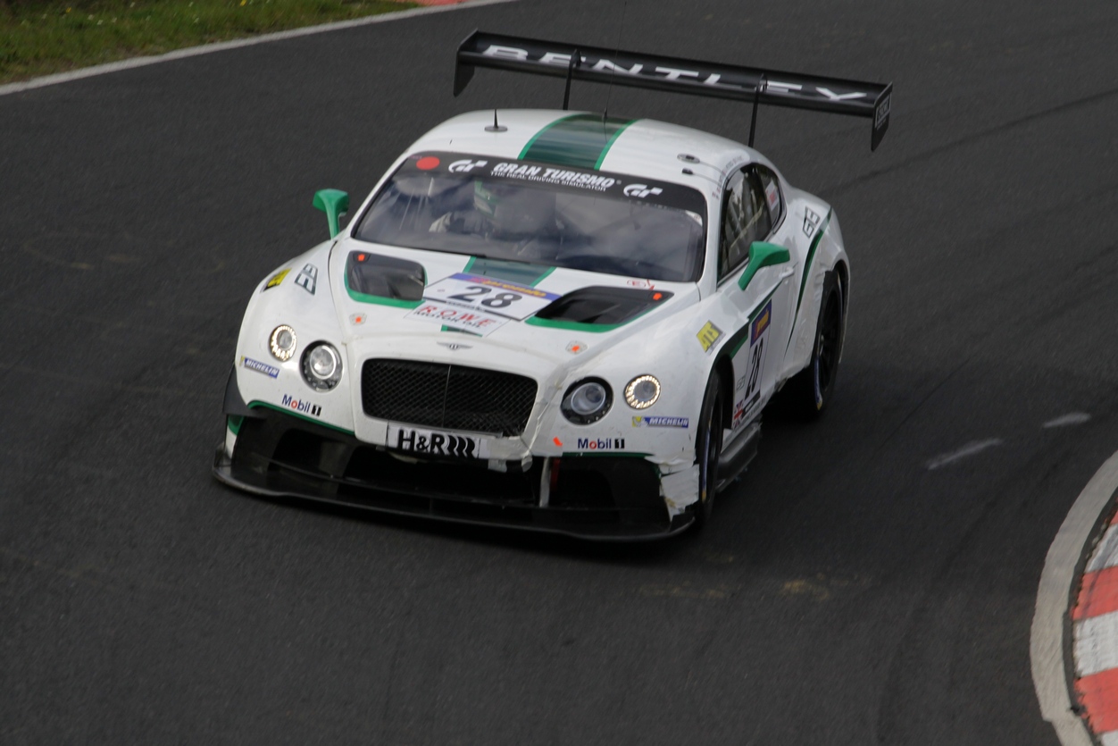 Der Bentley beim 9. VLN Lauf