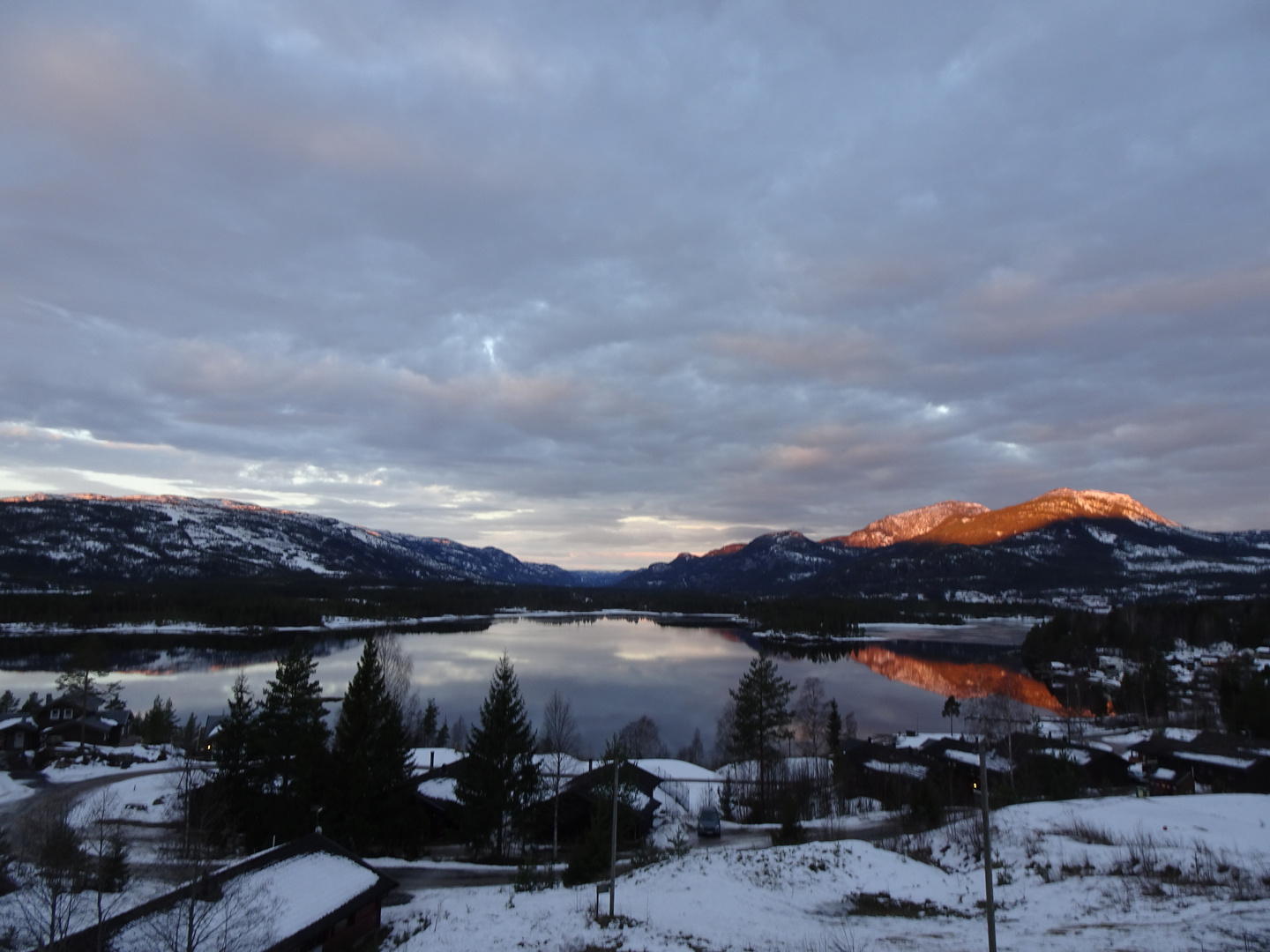 Der Berg glüht - Winterpanorama Vradal Norwegn