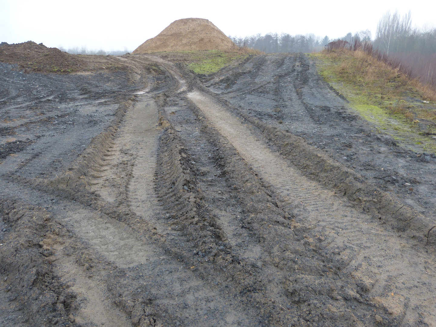  Der Berg im Norden des Löhner Autobahnknoten wächst beständig