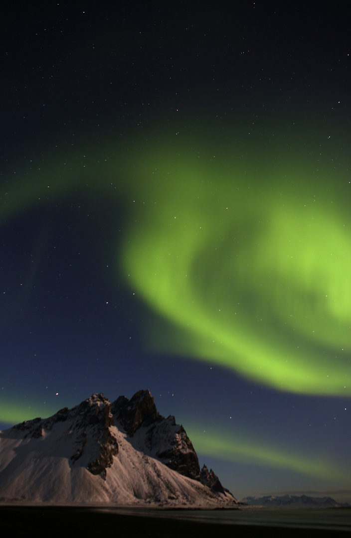 Der Berg im Polarlicht