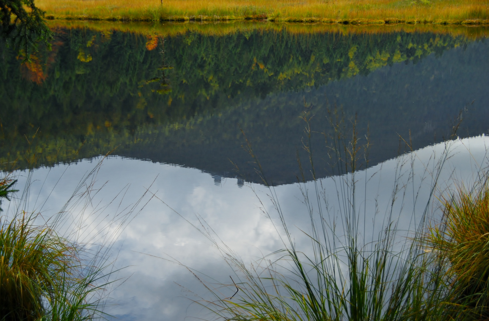 der Berg im See