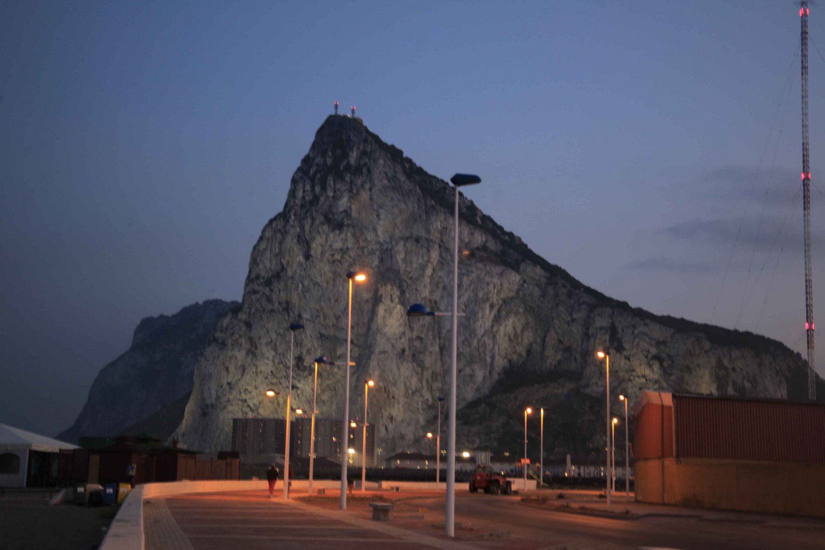 Der Berg von Gibraltar ist eine Insel was von England Regiert wird 