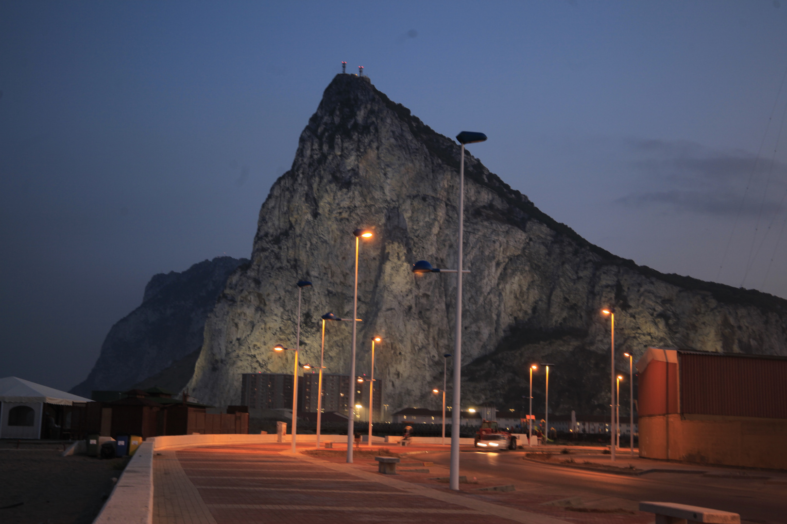 Der Berg von Gibraltar wo die Affen frei Laufen   