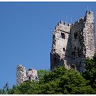 Der Bergfried ruht in der Mittagssonne