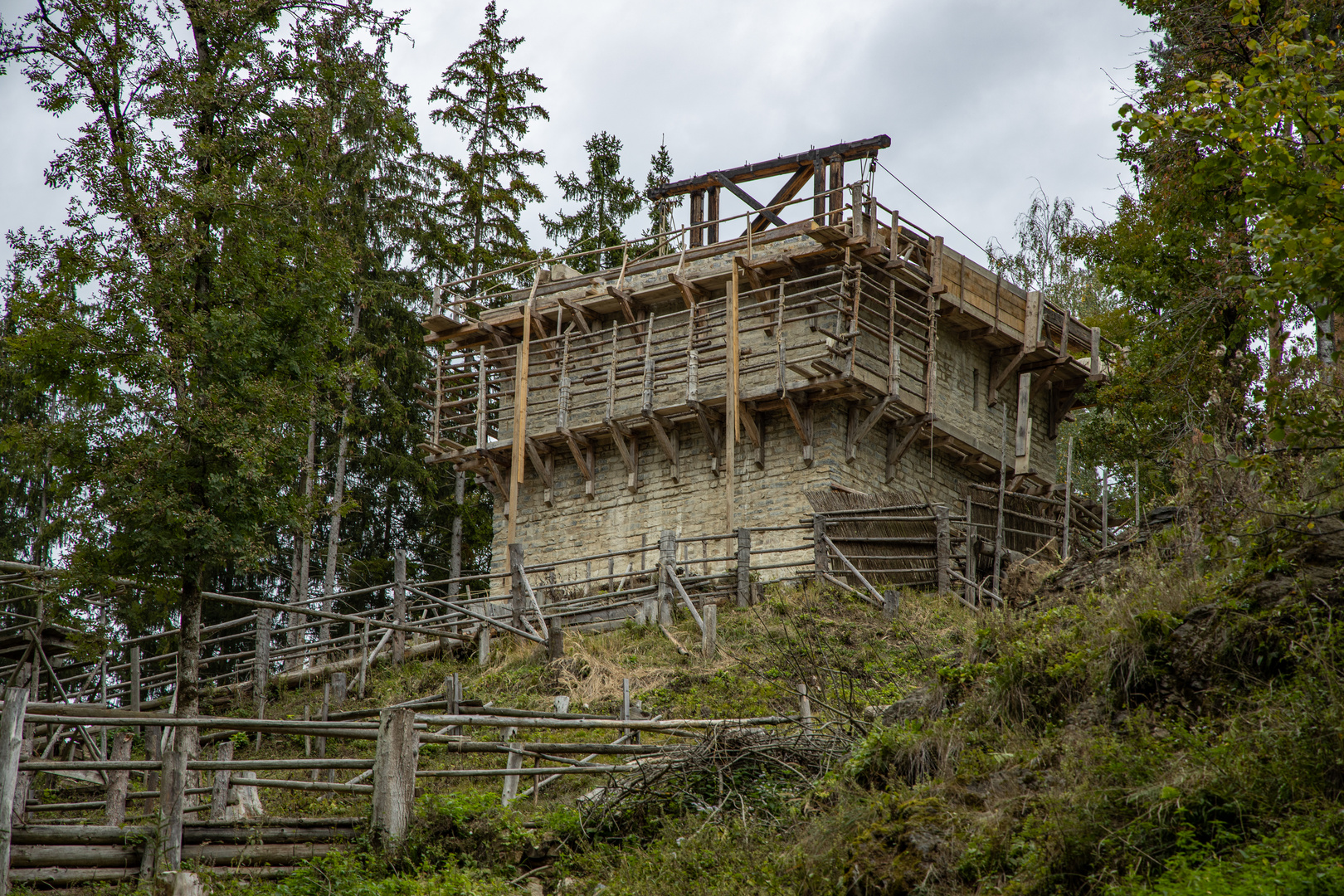 Der Bergfried wächst weiter...