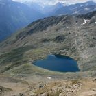 Der Bergsee lädt zum Rasten ein