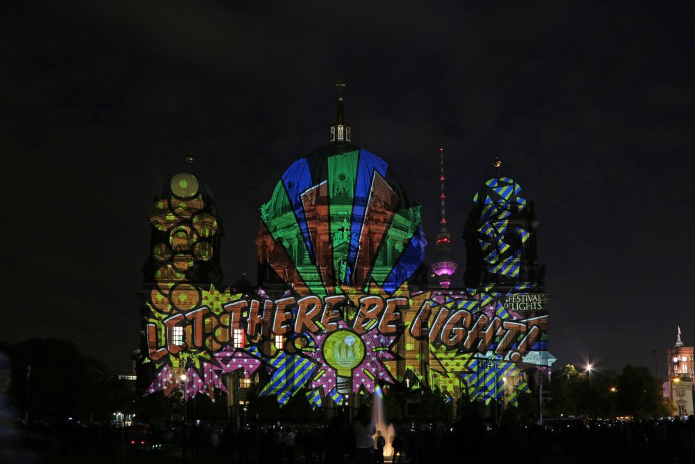 Der Berliner Dom 2015 beim Festival of Lights.