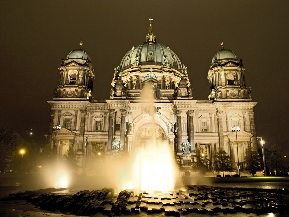 Der Berliner Dom bei Nacht