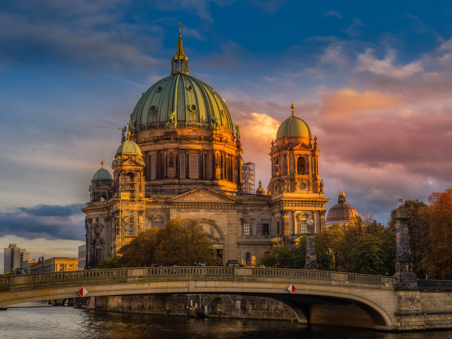 Der Berliner Dom im Licht der Abendsonne