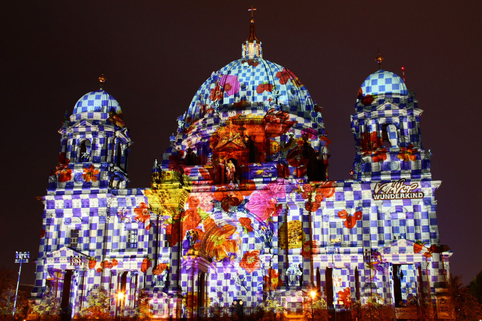 Der Berliner Dom in seinem schönsten Sommerkleid