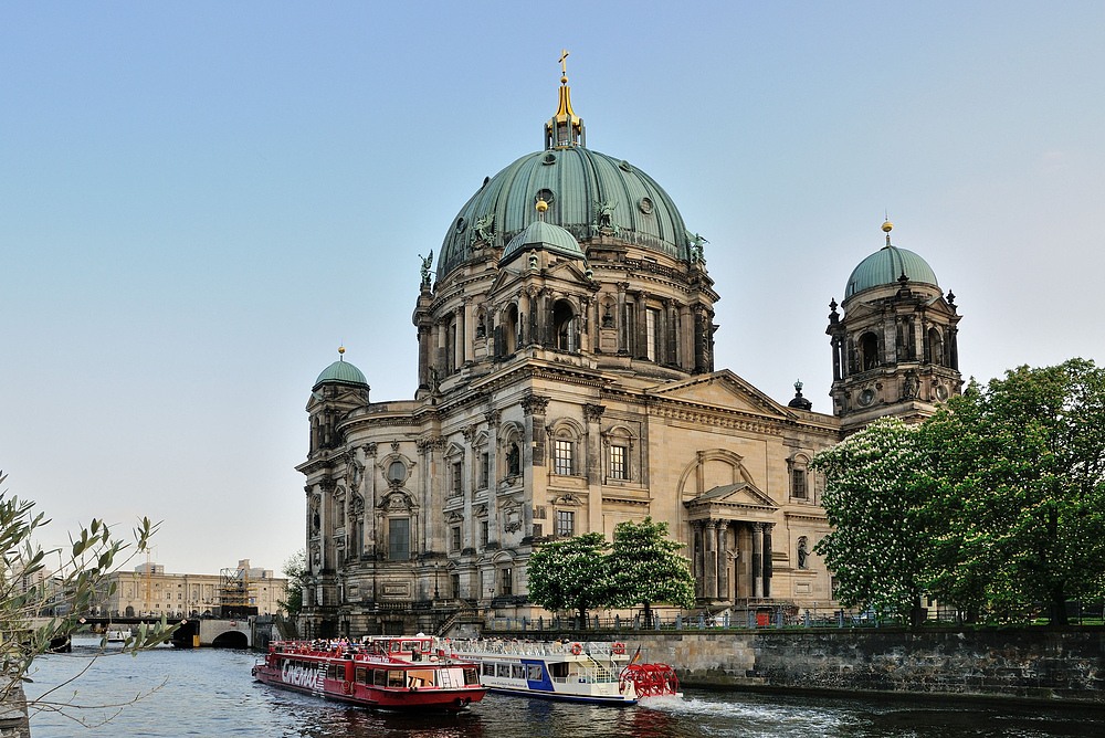 Der Berliner Dom von der Rückseite.