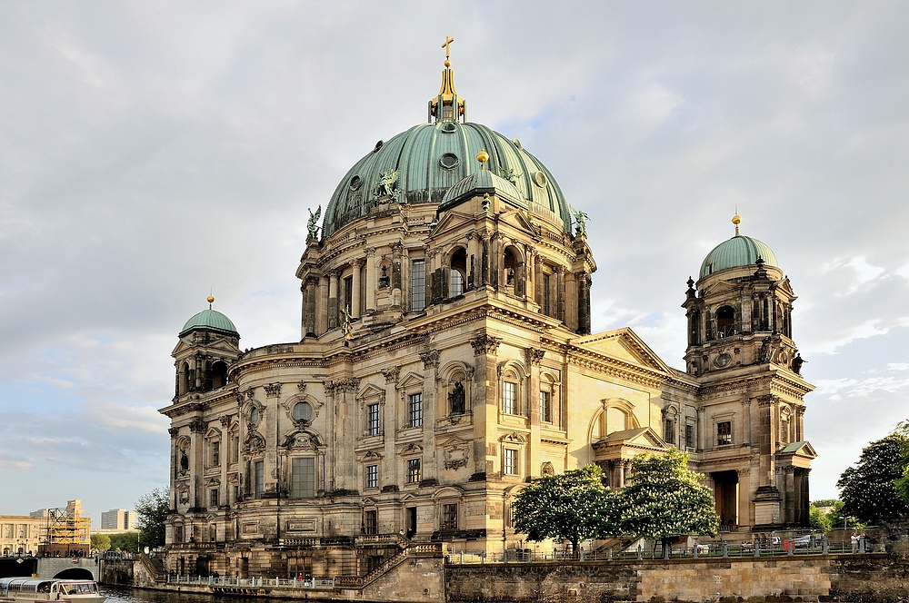 Der Berliner Dom von der Rückseite aufgenommen.