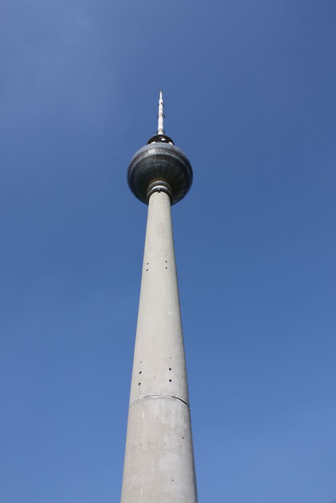 der Berliner Fernsehturm auf dem Alex