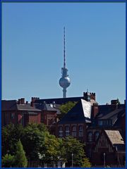 Der Berliner Fernsehturm von etwas weiter weg