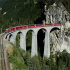 Der Bernina Express auf dem Weg gen Thusis