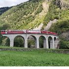  Der Bernina-Express im Kreisviadukt Brusio