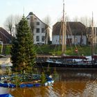 Der berühmte schwimmende Weihnachtsbaum von Carolinensiel/Ostfriesland (Archivbild von 2008)