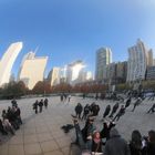 Der Berühmten Spiegel-Kugel in Millennium Park „The Bean“ Chicago