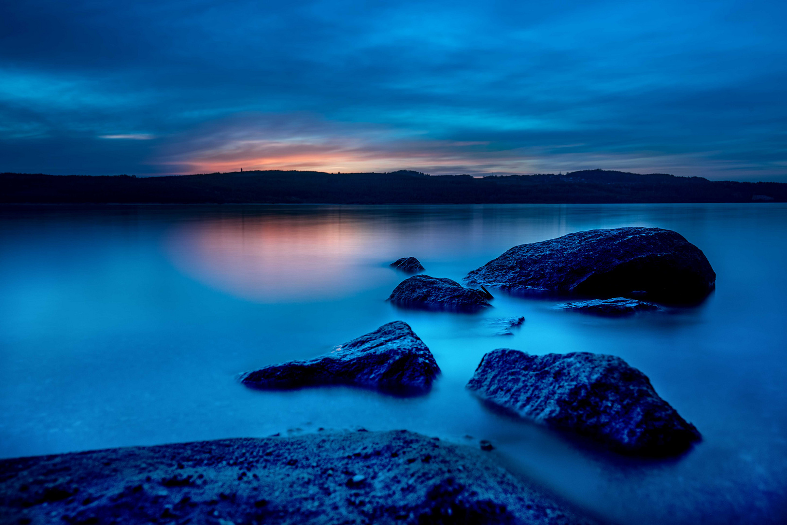 Der Berzdorfer See in der blauen Stunde