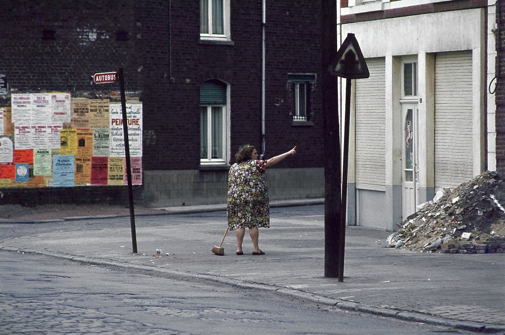 der Besen Foto & Bild streetfotografie mit menschen, street, woman