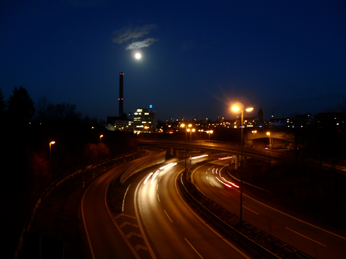 der bielefelder ostwestfalendamm bei nacht