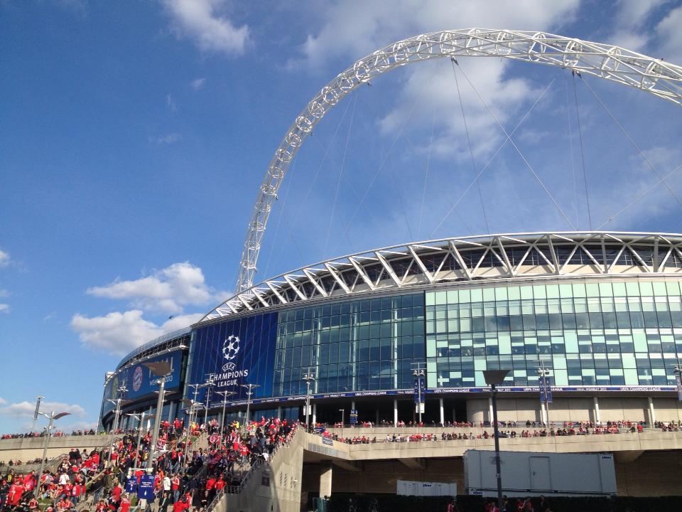 Der "Blau-Weiße-Himmel" über Wembley