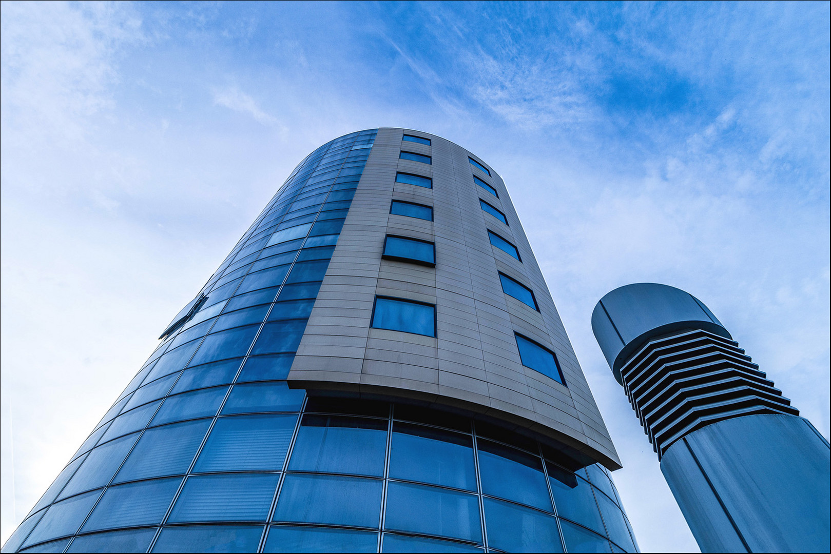 Der blaue Büroturm