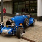 der blaue Bugatti **