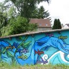 der blaue Fisch am Ortsrand