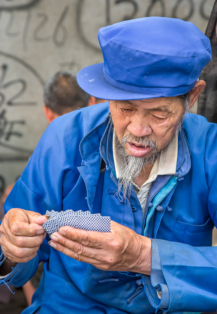 Der blaue Kartenspieler