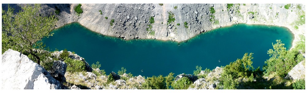 der blaue See im Karstgebirge