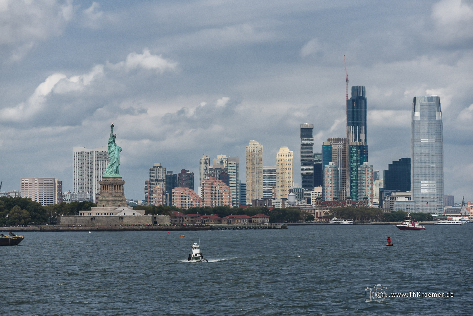 Der Blick auf Manhatten mit Freiheitsstatue -D75_0114