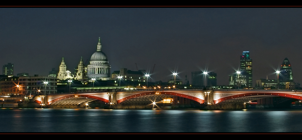 Der Blick auf St. Pauls's Cathedral (2)